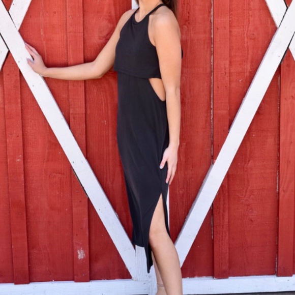 Elegant Black Midi Dress - Picture 1 of 5